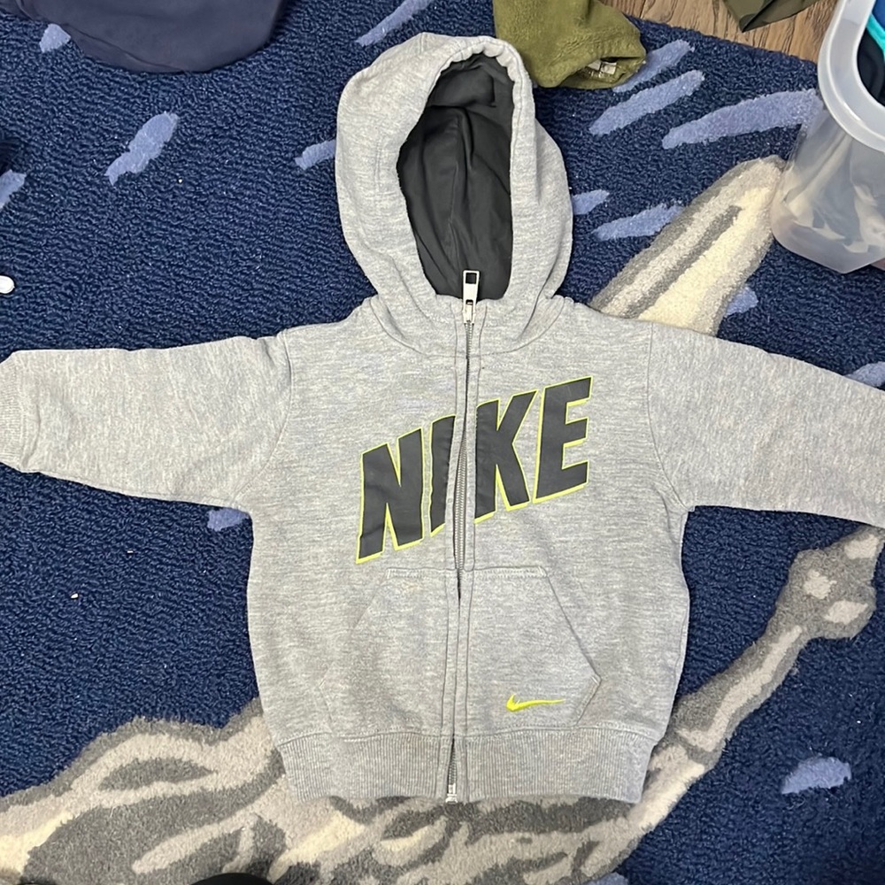 Good condition Nike hoodie in size 12 months
